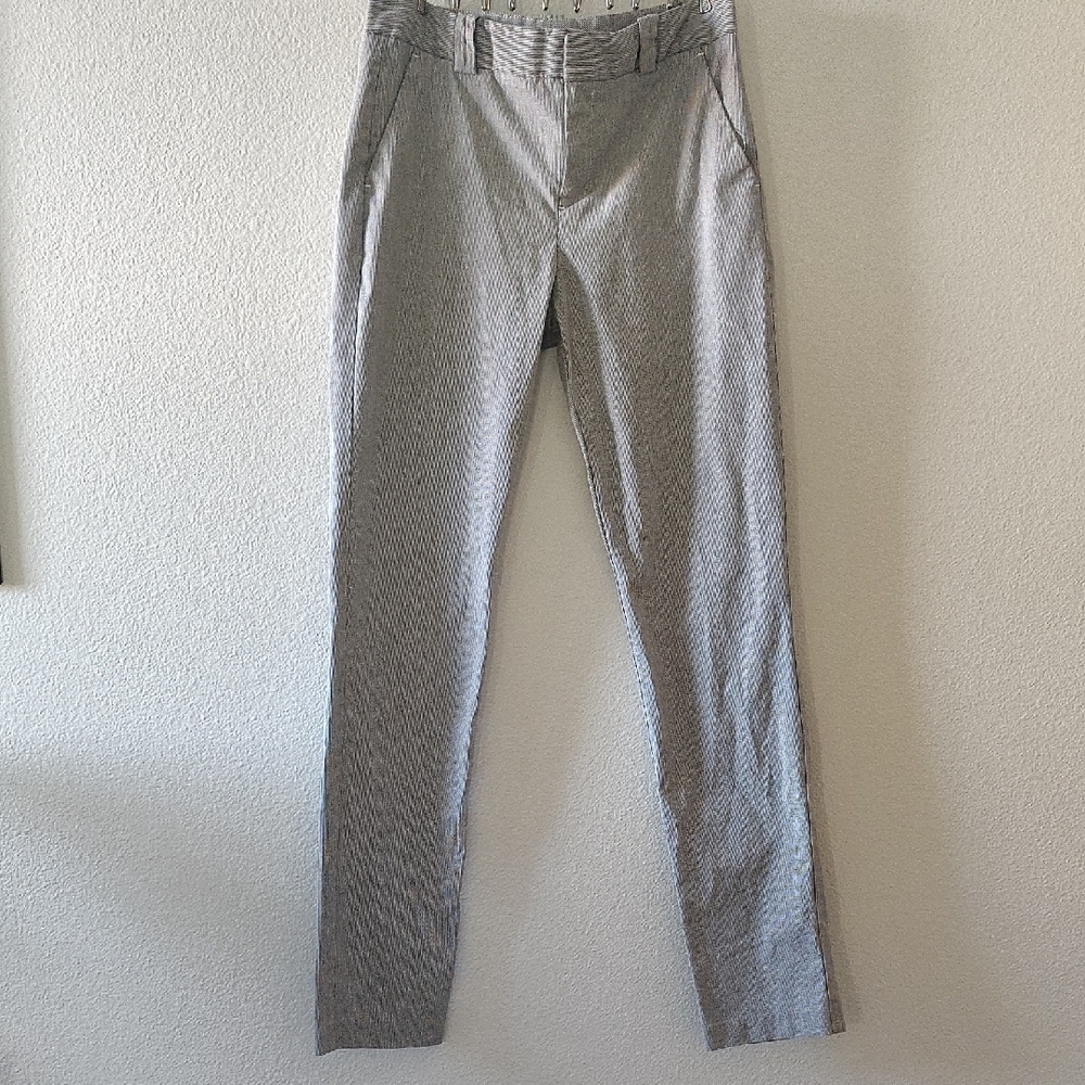 Calcin Klein Women's Classic Pinstripe Business Casual Pant Size 2